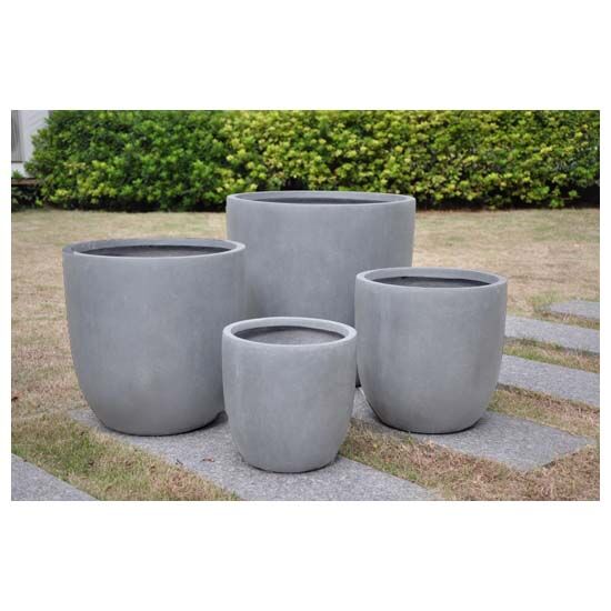 Okrugla vaza, dimenzije : 28x28x27.5 cm, materijal: glina sa stakloplastikom, tamno siva boja - već od 139,99